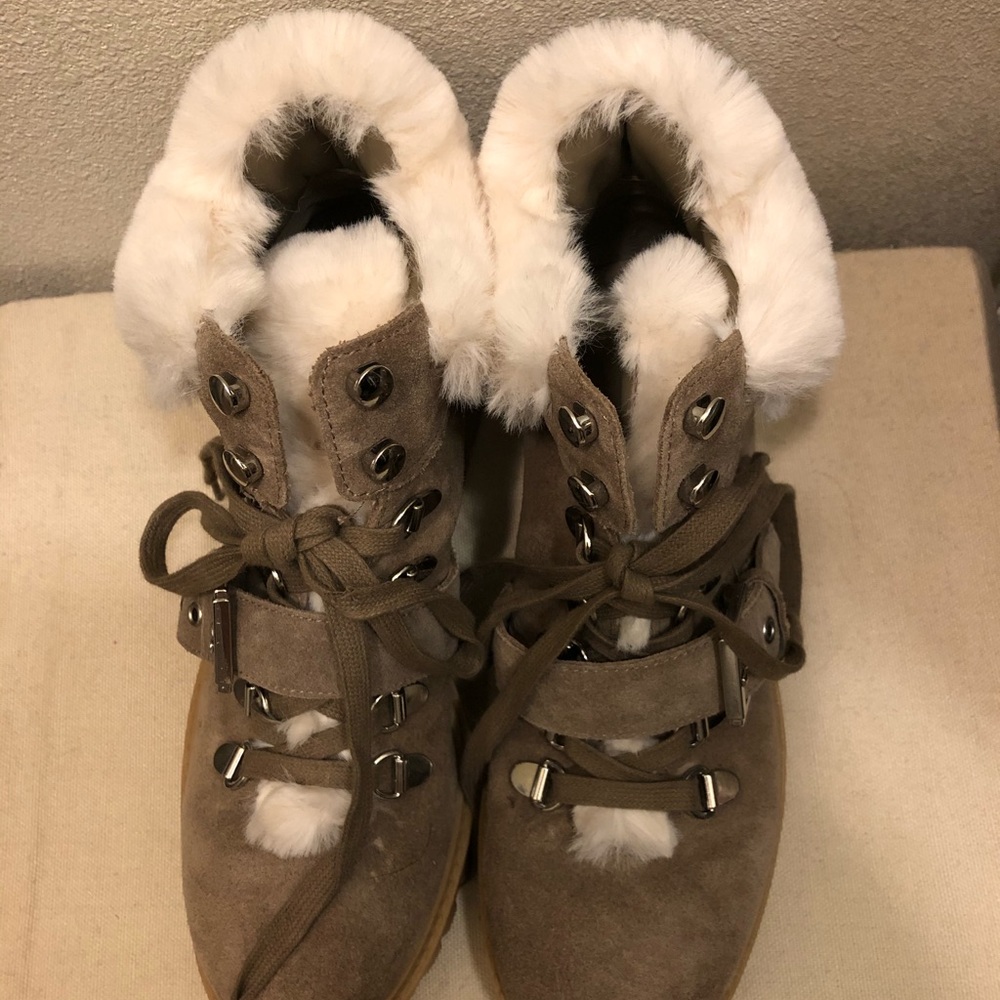 Kendall and Kylie snow boots - Picture 3 of 6